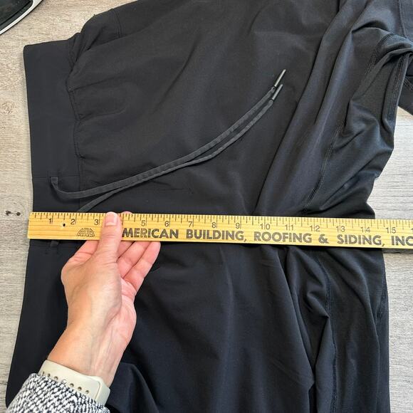 lululemon athletica Jet Black Men's Athletic Shorts - Picture 6 of 8